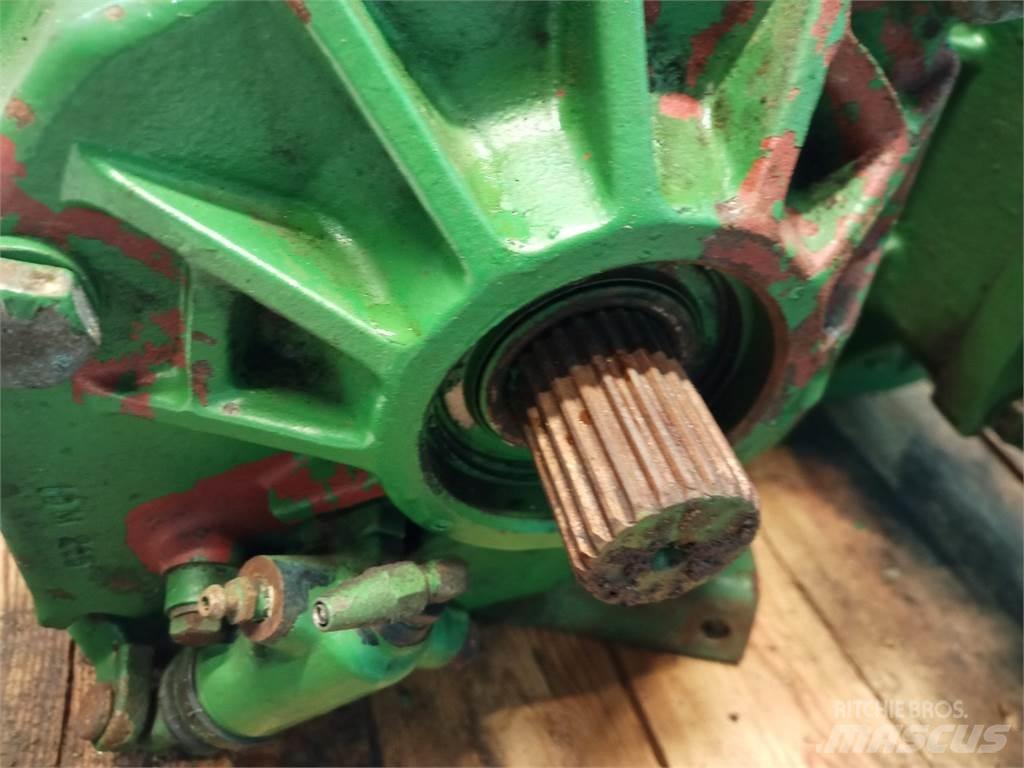 John Deere 1075 Menjač