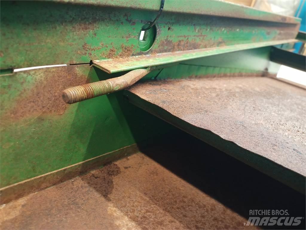 John Deere 2054 Posipači soli i peska