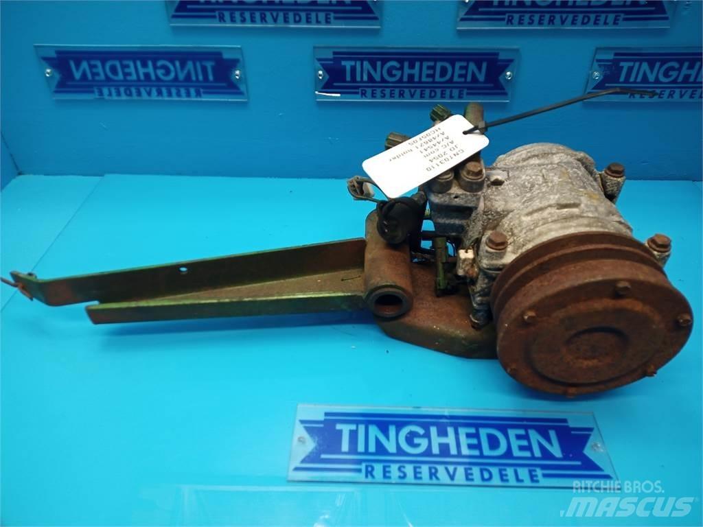 John Deere 2054 Kabine i unutrašnjost