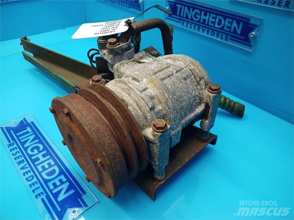 John Deere 2054 Kabine i unutrašnjost