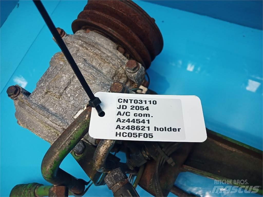 John Deere 2054 Kabine i unutrašnjost