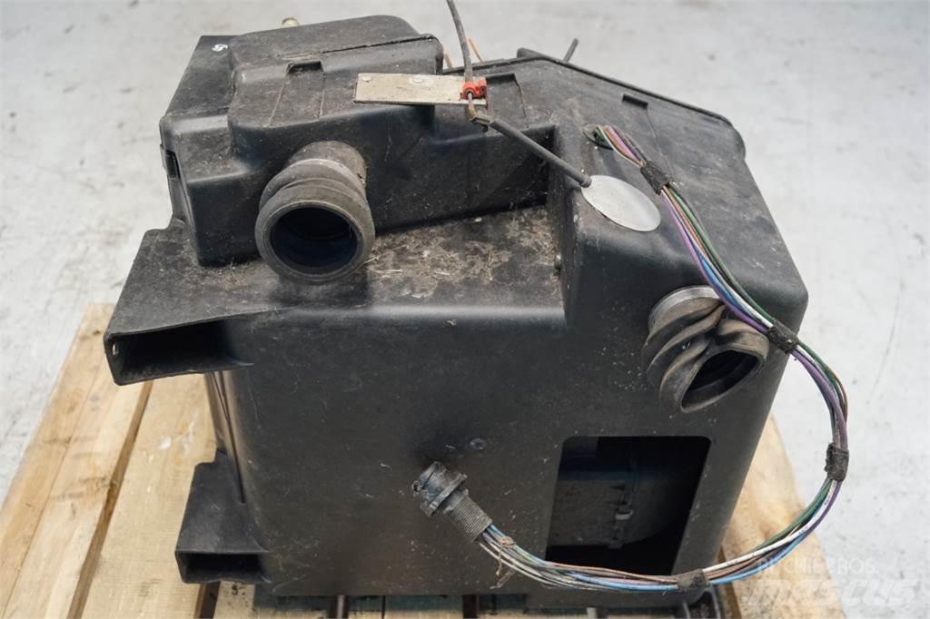 John Deere 2054 Kabine i unutrašnjost