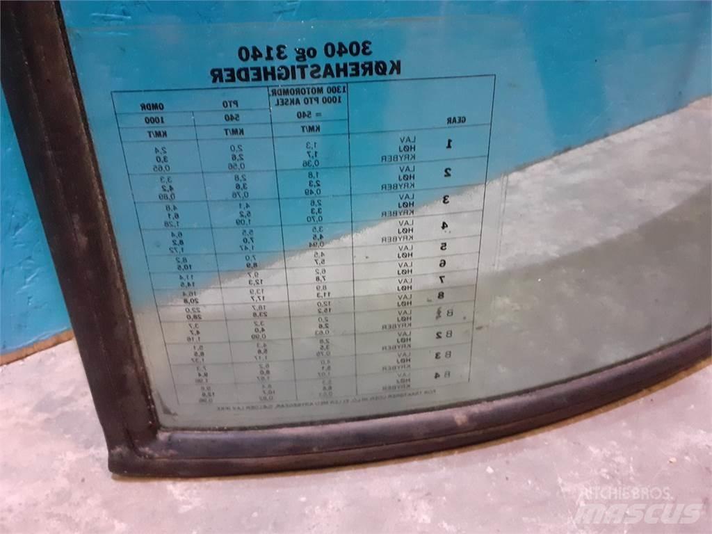 John Deere 3040 Kabine i unutrašnjost