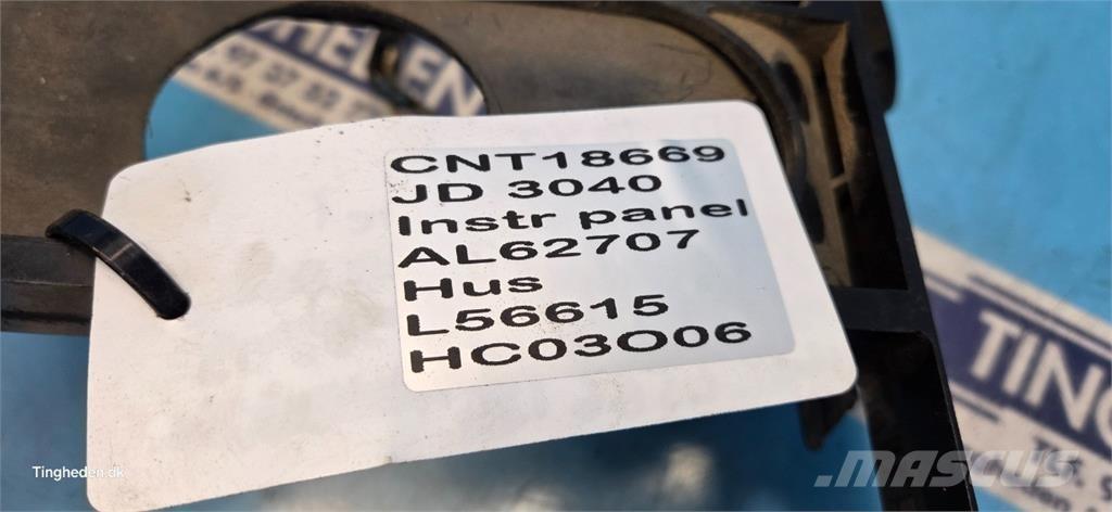 John Deere 3040 Kabine i unutrašnjost