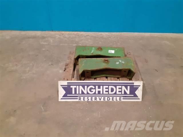 John Deere 4240 Prednji tegovi