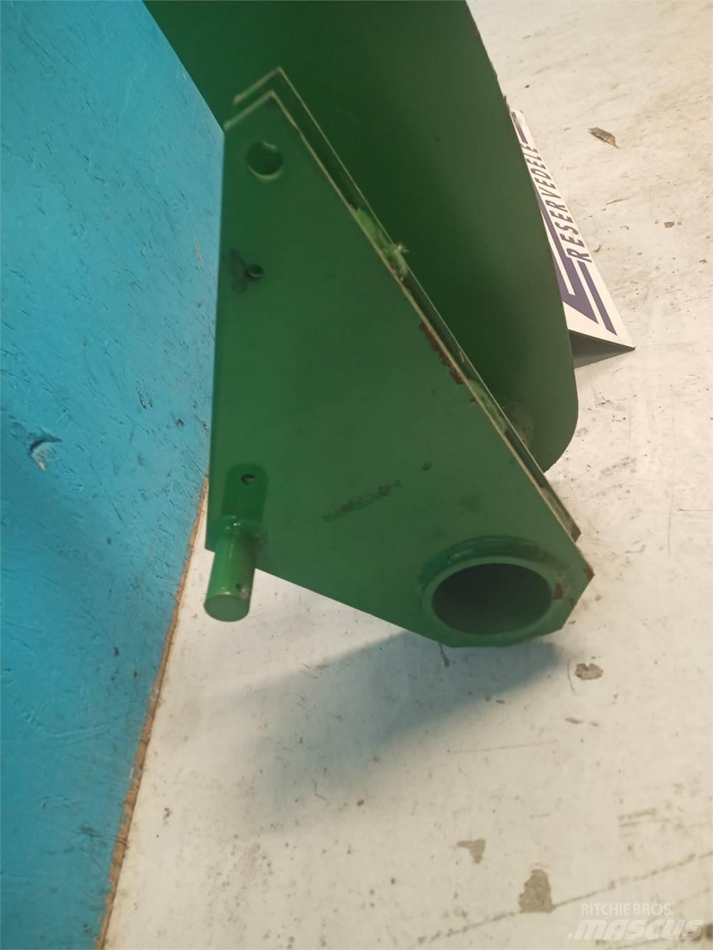 John Deere 590 Pritege za bale