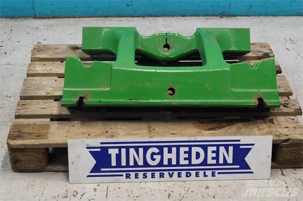John Deere 8R Prednji tegovi