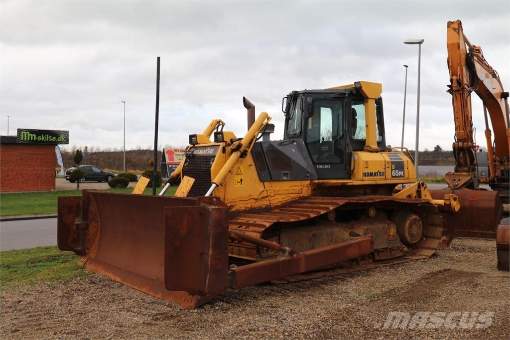 Komatsu D65PX-15 Buldožeri guseničari