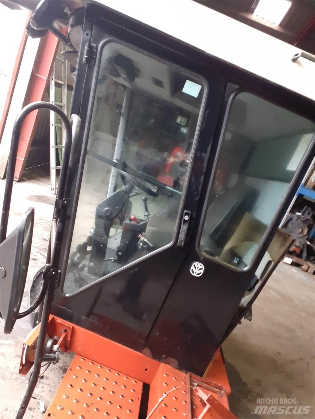 Laverda 3650 Kabine i unutrašnjost