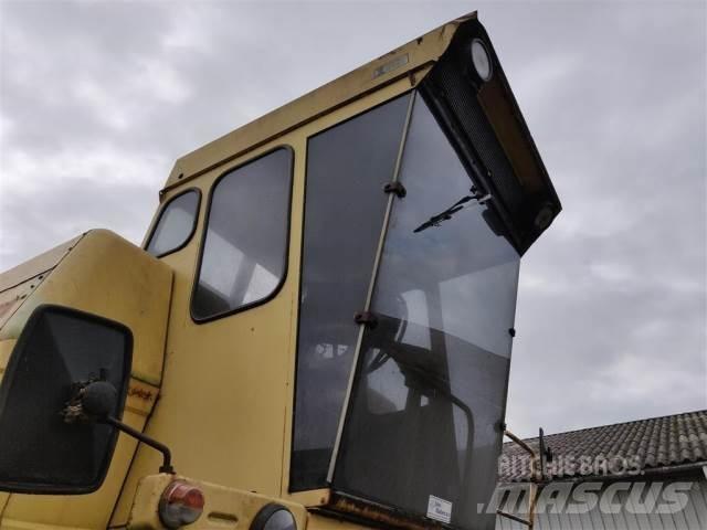 New Holland 1550 Kabine i unutrašnjost