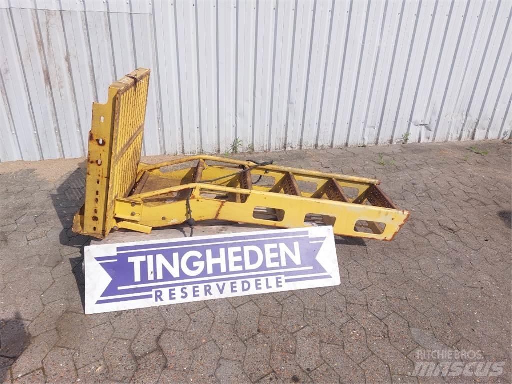 New Holland TF78 Kabine i unutrašnjost