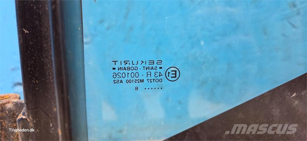 New Holland TX68 Kabine i unutrašnjost