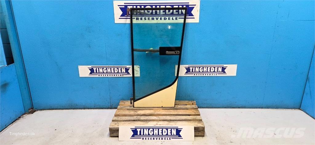 New Holland TX68 Kabine i unutrašnjost