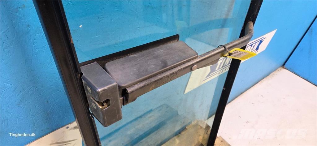 New Holland TX68 Kabine i unutrašnjost