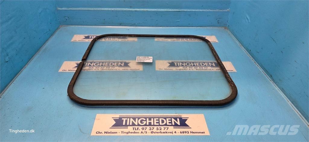 New Holland TX68 Kabine i unutrašnjost