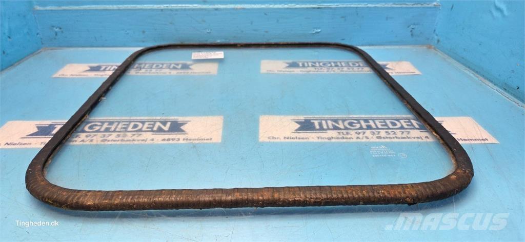 New Holland TX68 Kabine i unutrašnjost