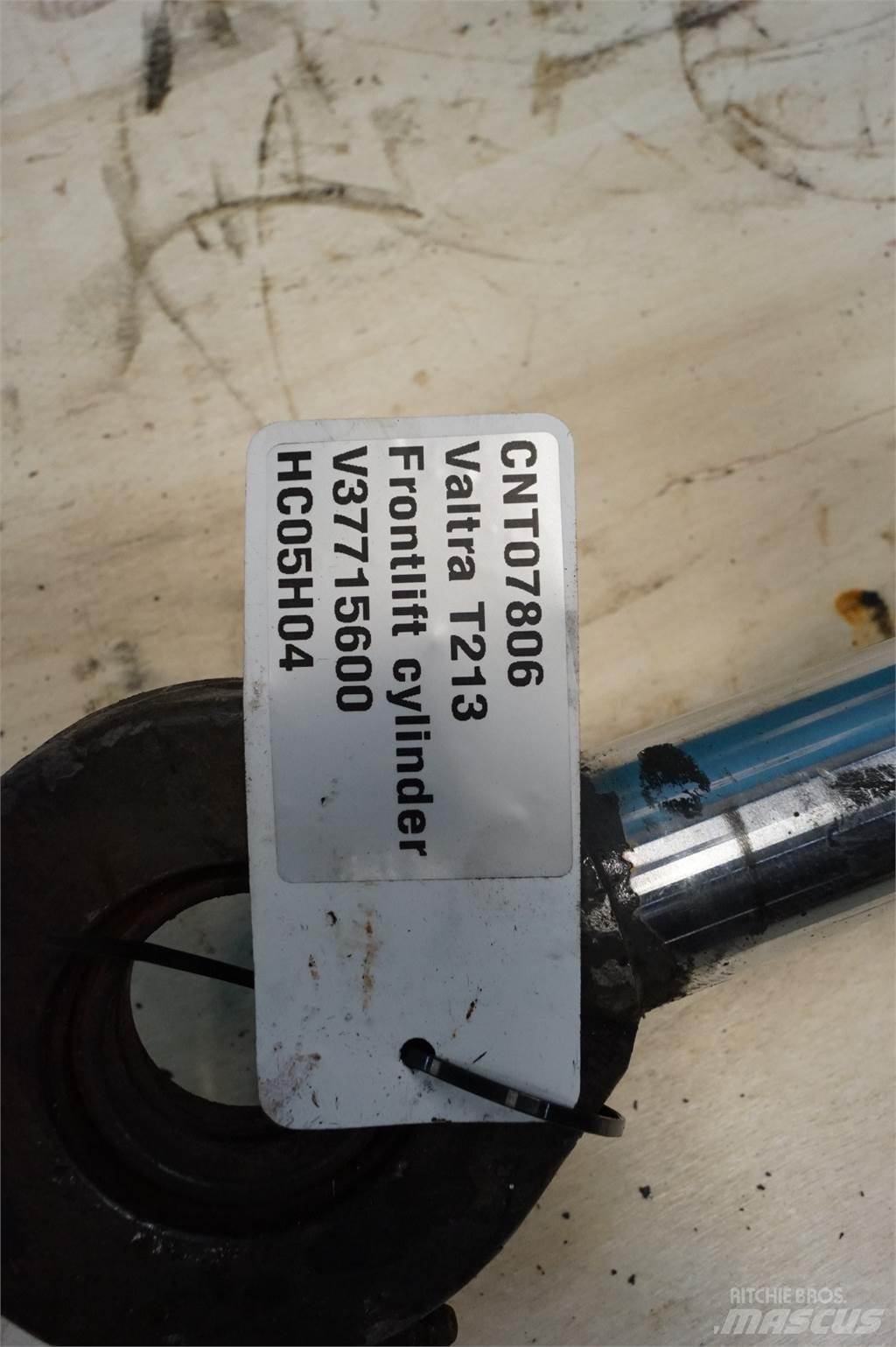 Valtra T213 Oprema za prednji utovarivač