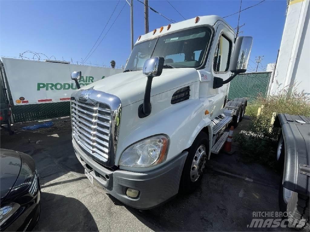 Freightliner CA113 Tegljači
