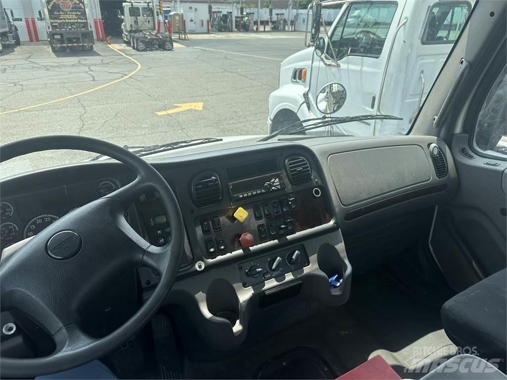 Freightliner M2 106 Tegljači