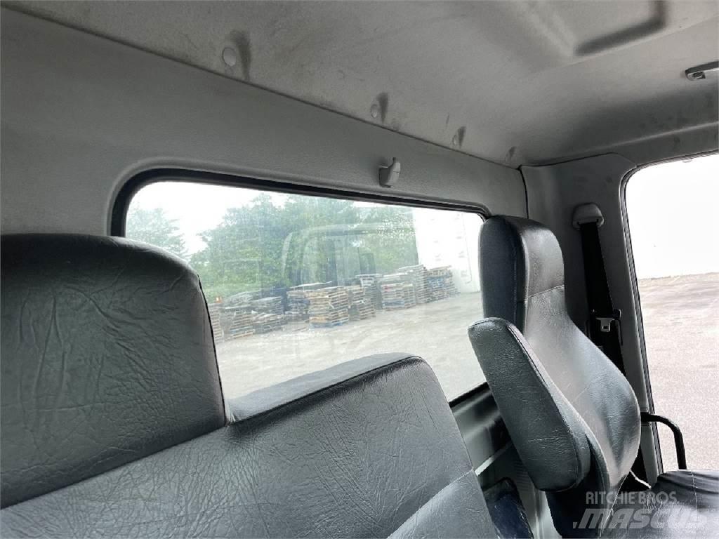 Hino 338 Kamioni-šasije