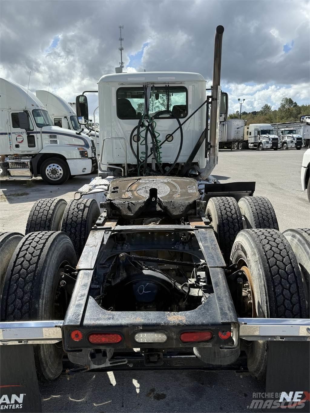 Mack AN64T Tegljači