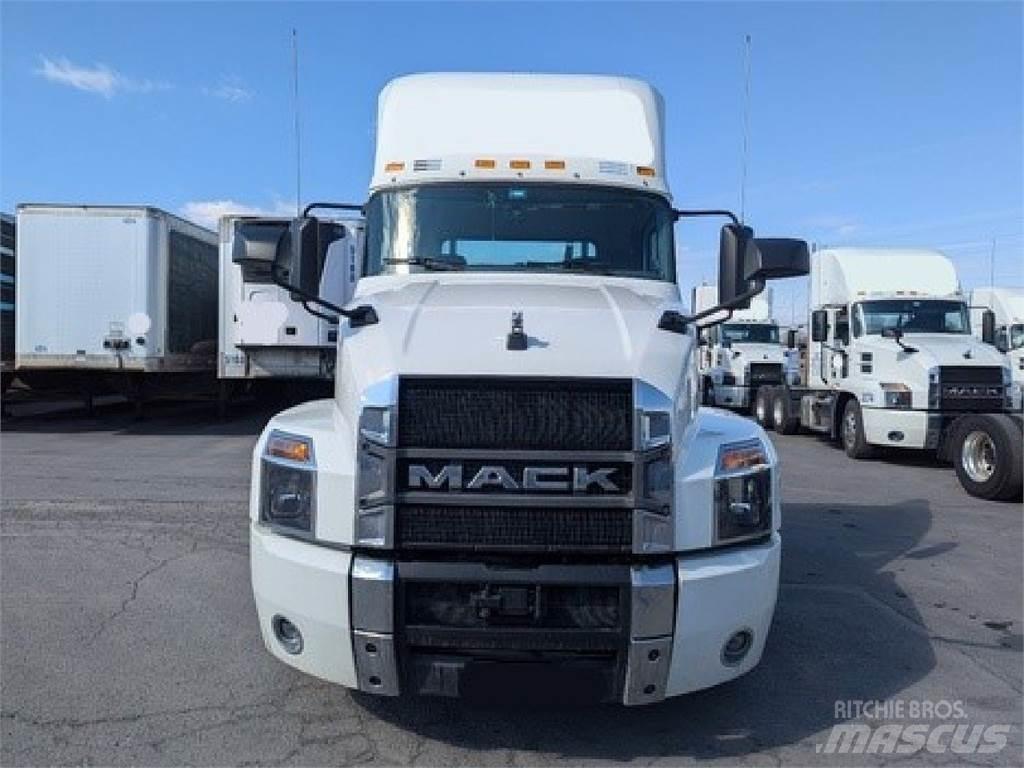Mack AN64T Tegljači