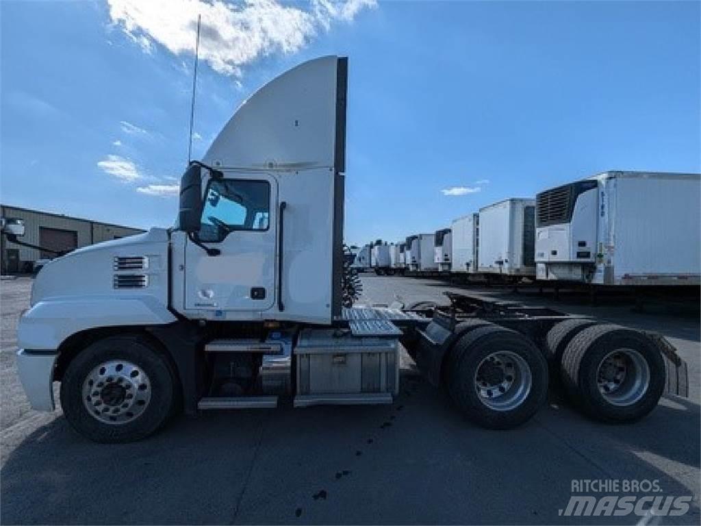 Mack AN64T Tegljači