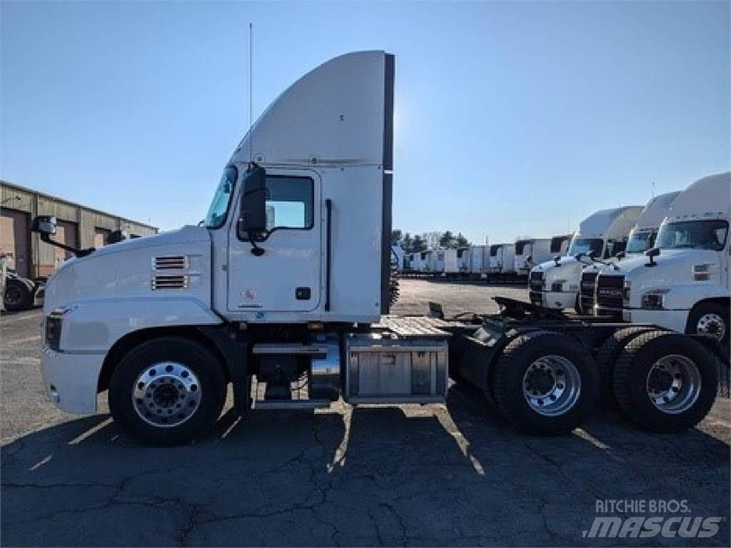 Mack AN64T Tegljači