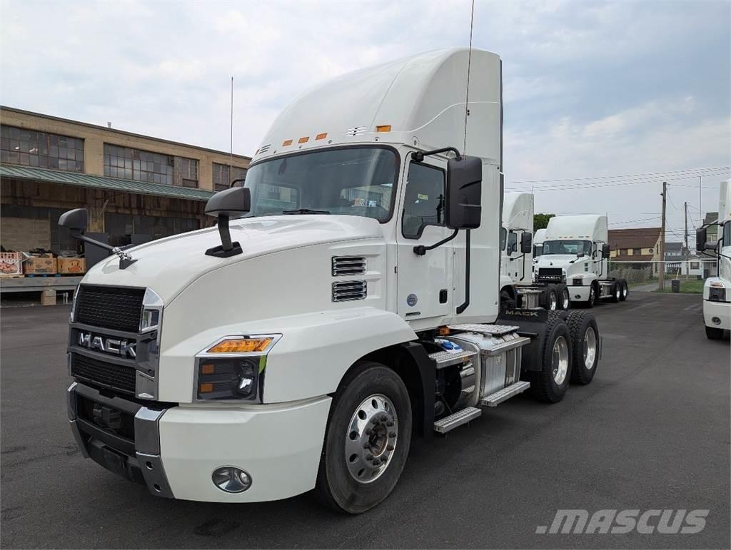 Mack AN64T Tegljači