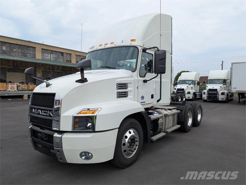 Mack AN64T Tegljači