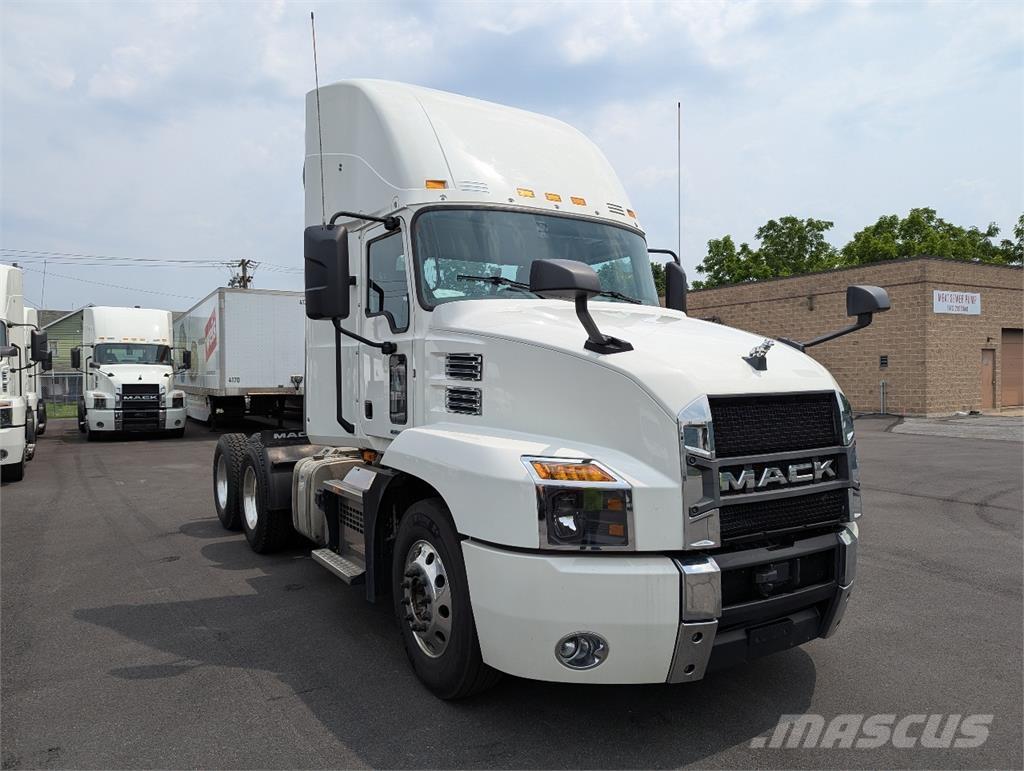 Mack AN64T Tegljači