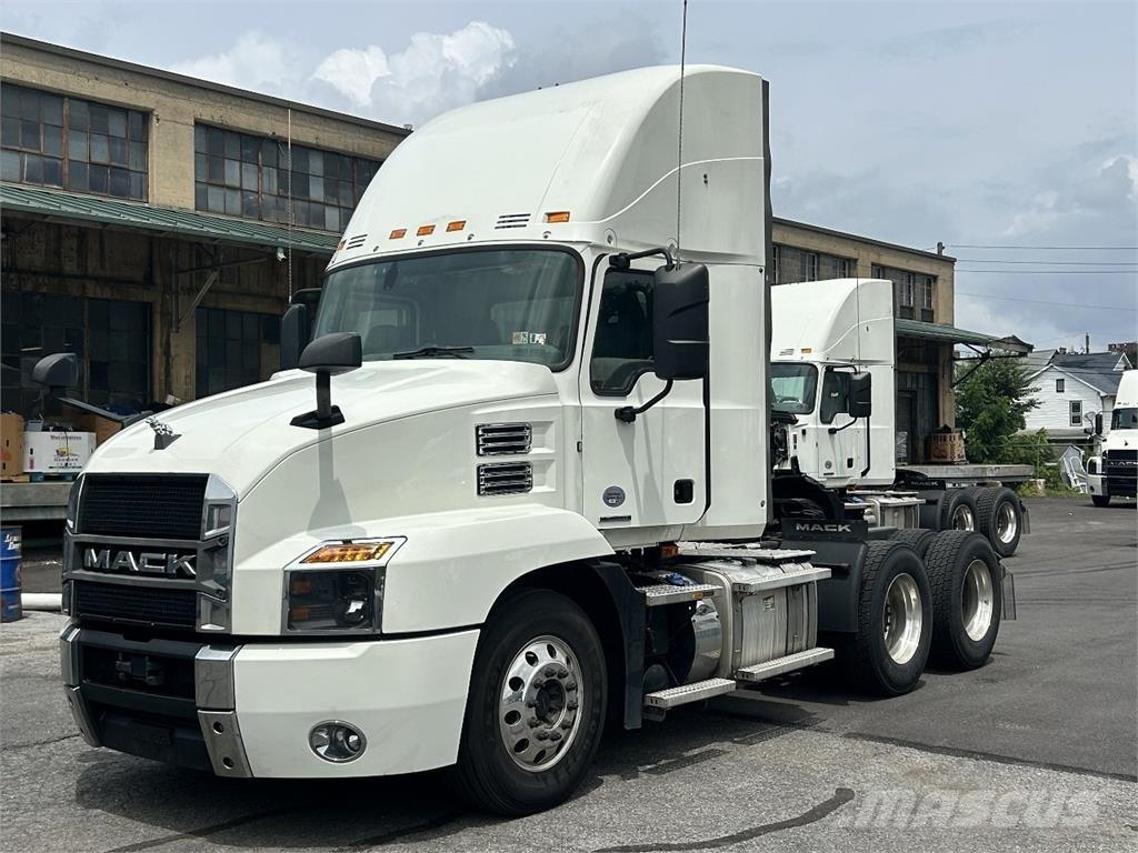 Mack AN64T Tegljači