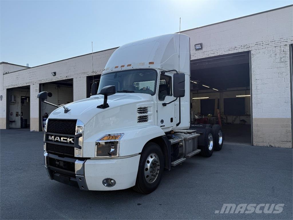 Mack AN64T Tegljači