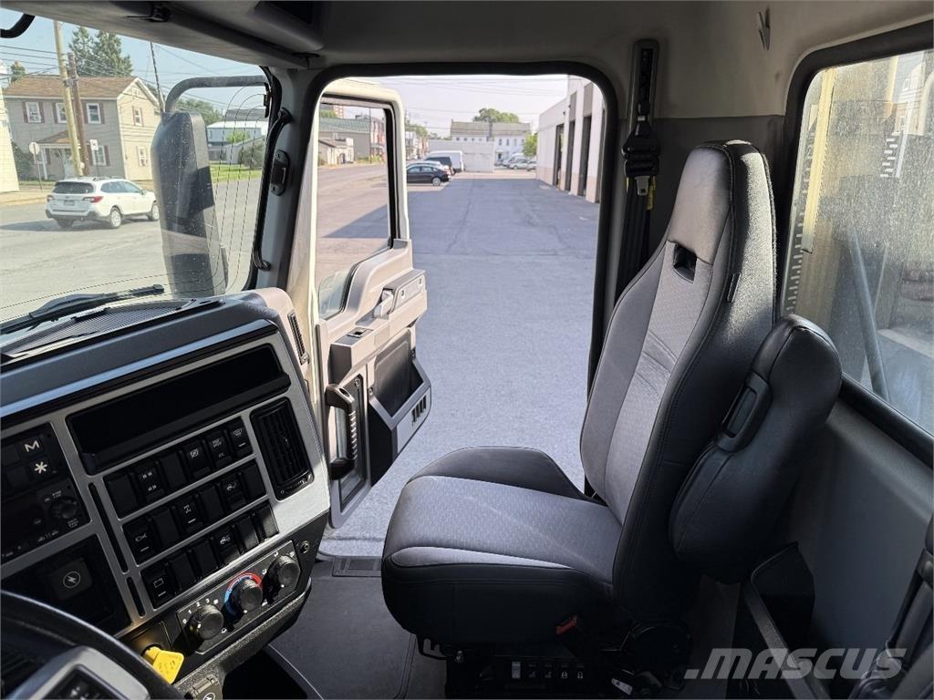 Mack AN64T Tegljači