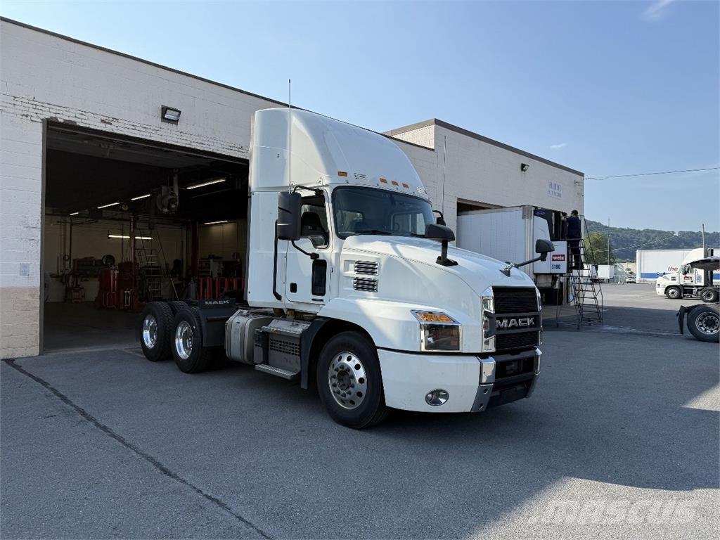 Mack AN64T Tegljači