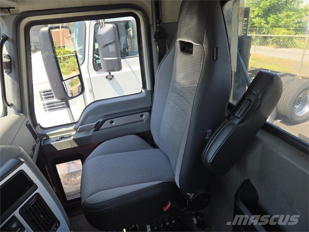 Mack AN64T Tegljači