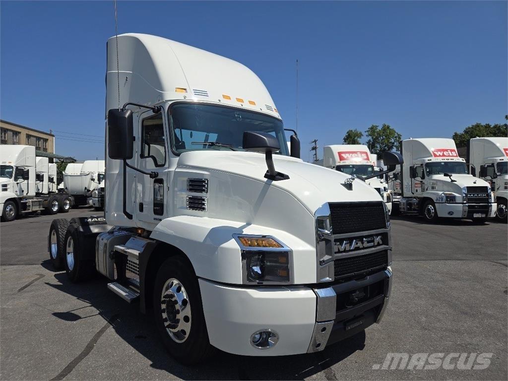 Mack AN64T Tegljači