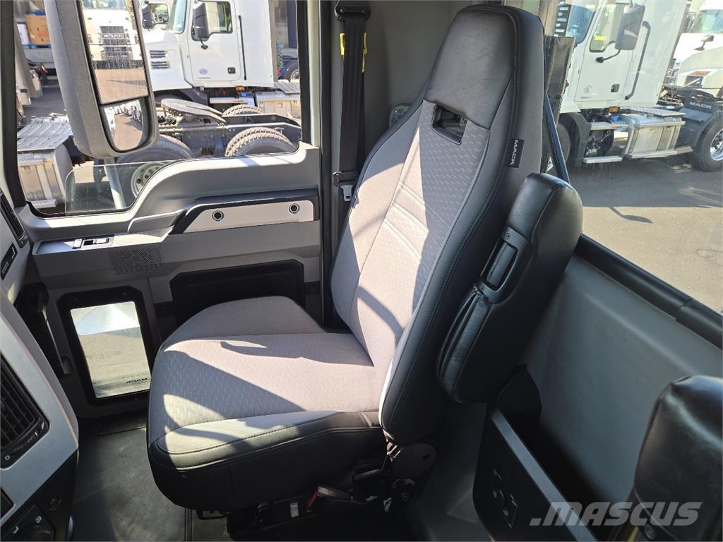 Mack AN64T Tegljači