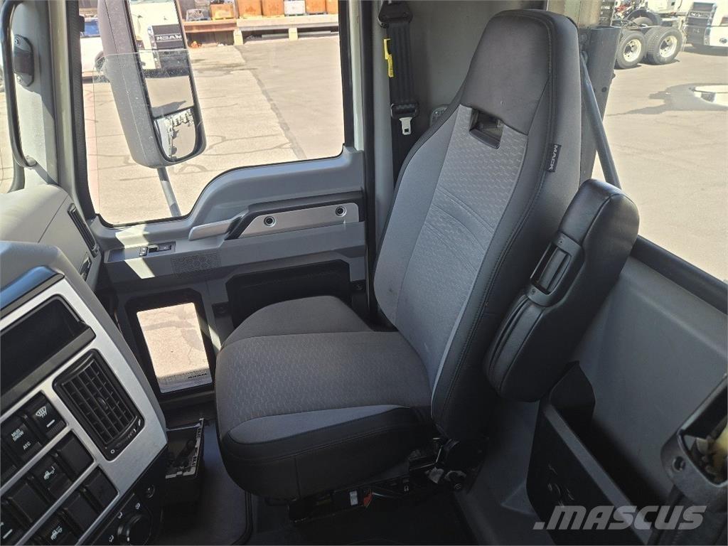Mack AN64T Tegljači
