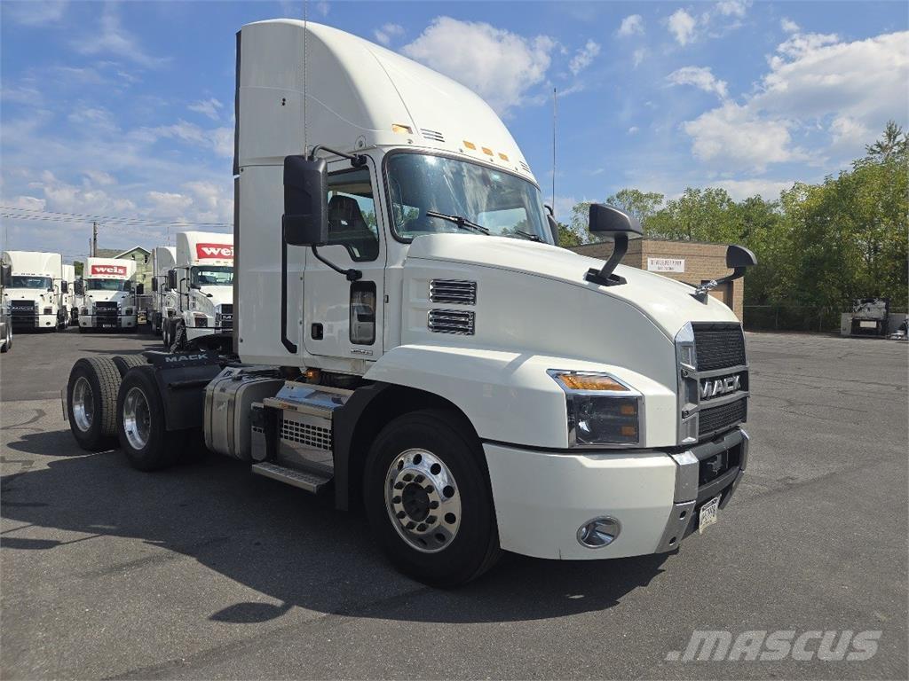 Mack AN64T Tegljači