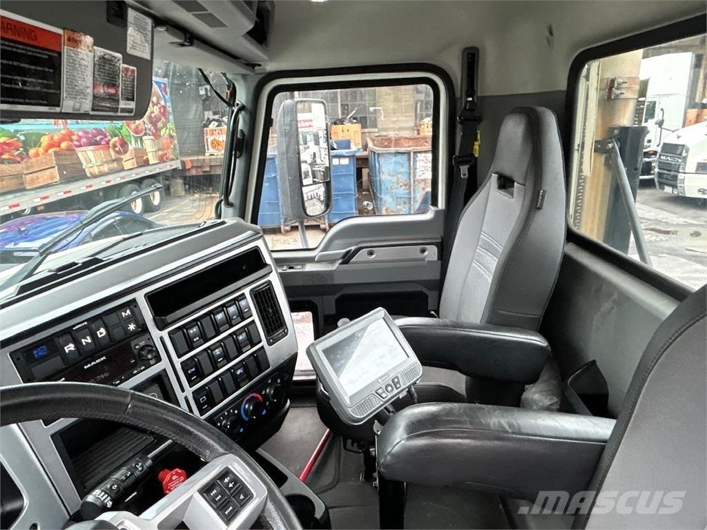 Mack AN64T Tegljači