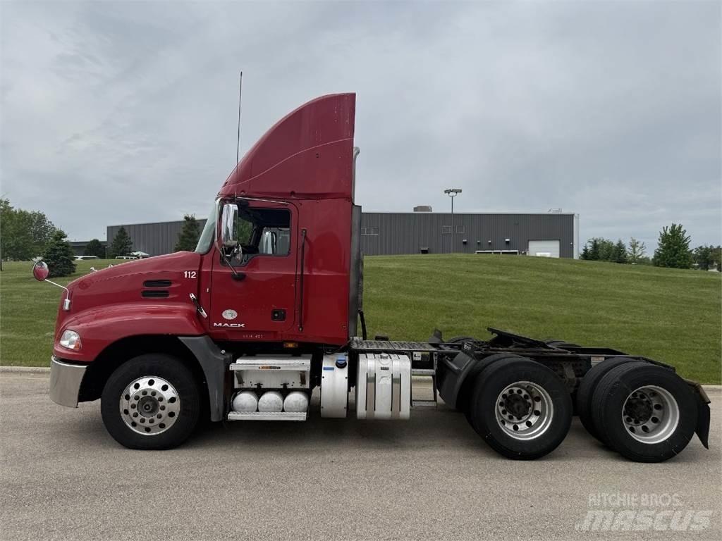 Mack CXU613 Tegljači