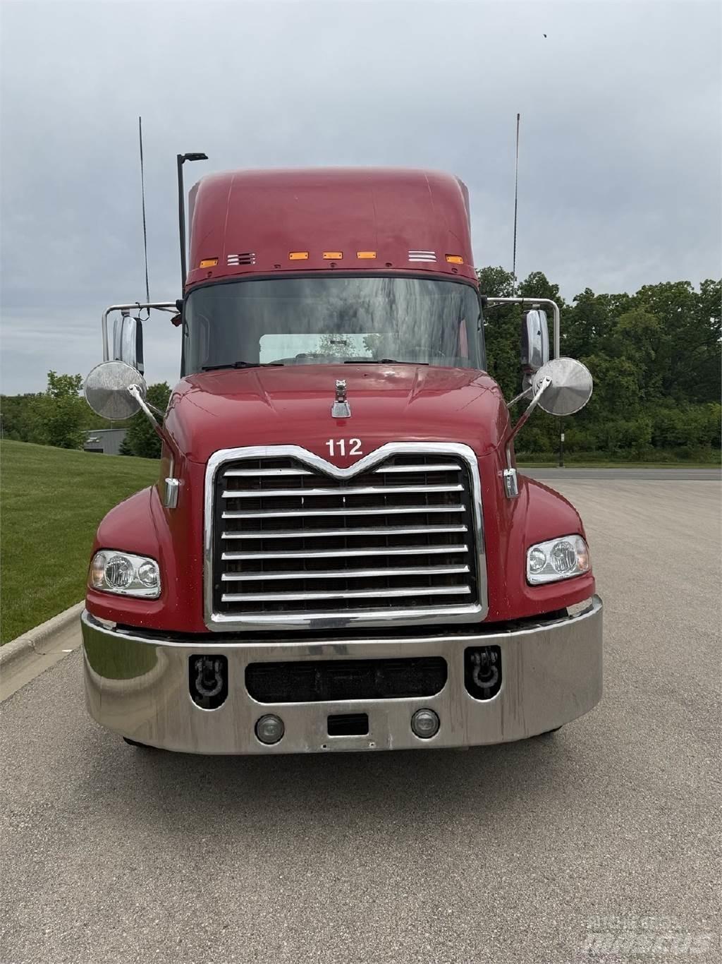 Mack CXU613 Tegljači