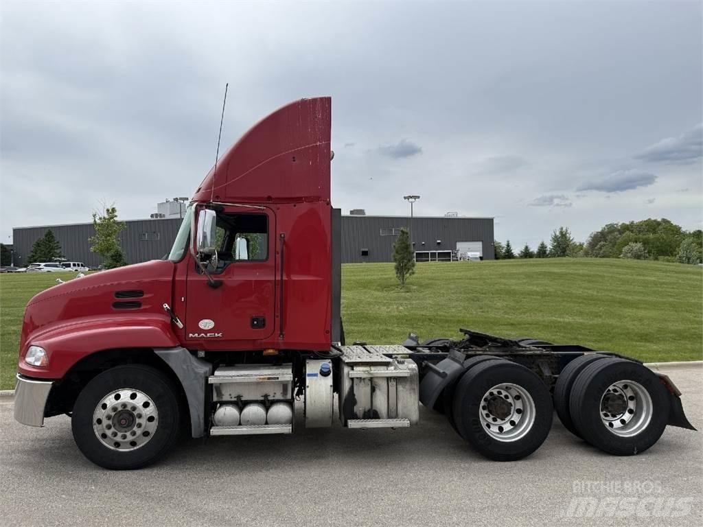 Mack CXU613 Tegljači