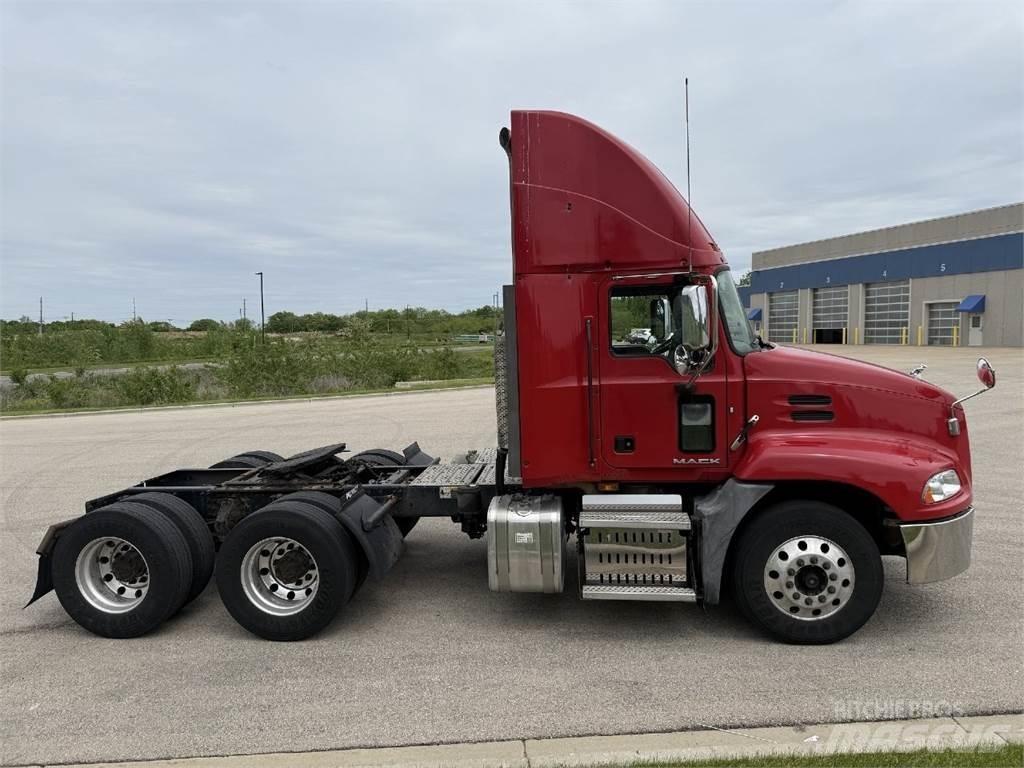 Mack CXU613 Tegljači