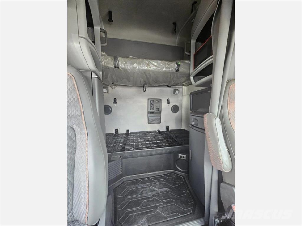 Volvo VNL64T760 Tegljači