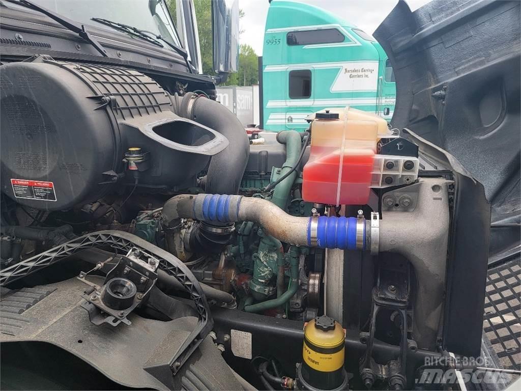 Volvo VNL64T780 Tegljači