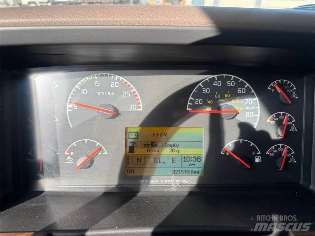 Volvo VNL670 Tegljači