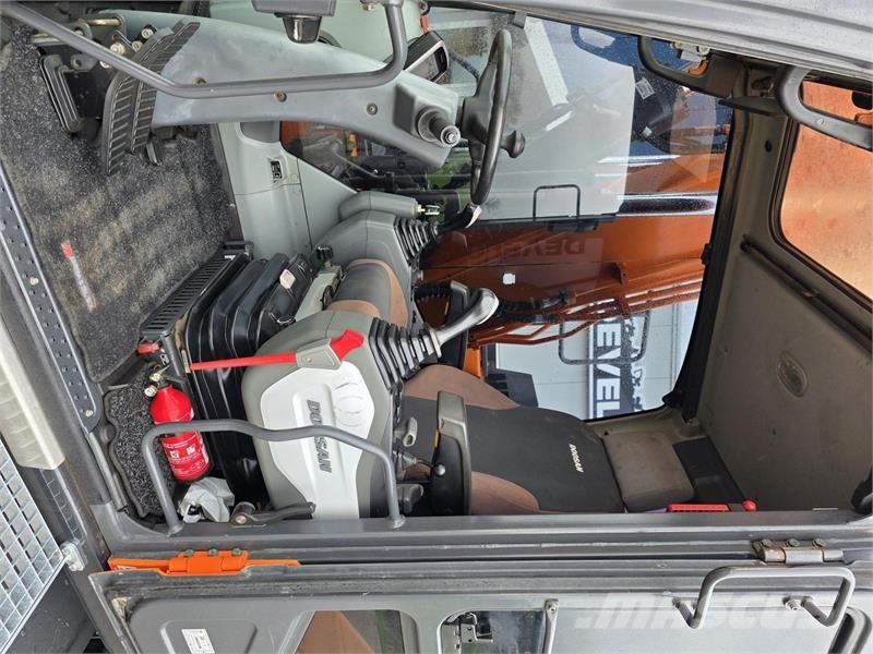 Doosan DX170W-5 Bageri točkaši