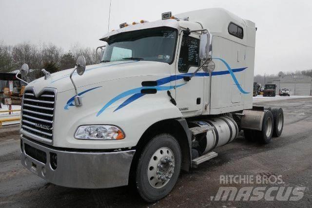 Mack CXU613 Tegljači